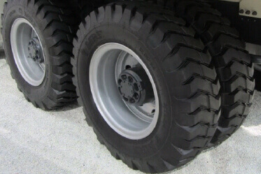 Radial Tube Tyres in front and rear